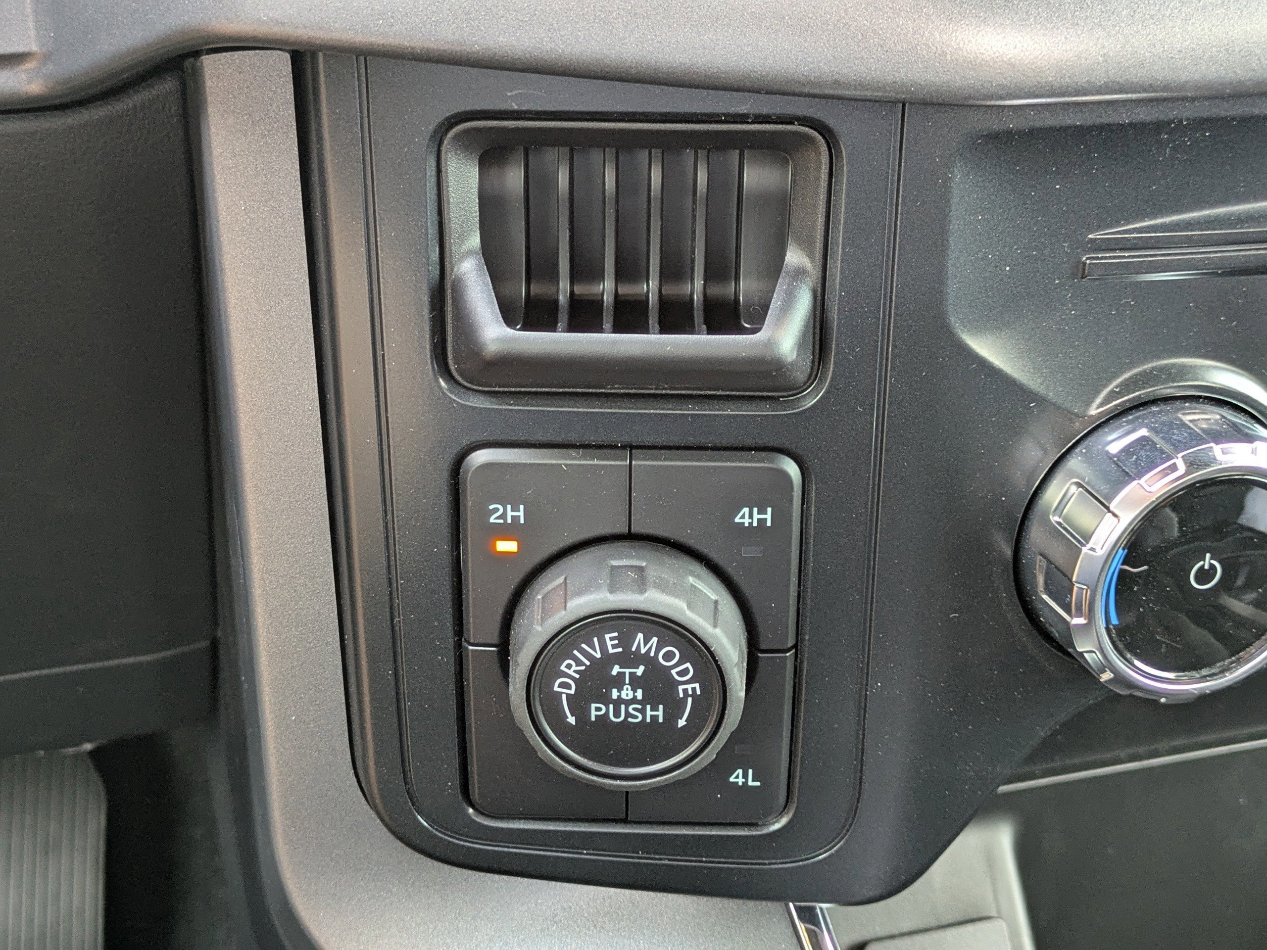 Certified 2026 Ford F150 XLT w/ Equipment Group 302A MID image 28