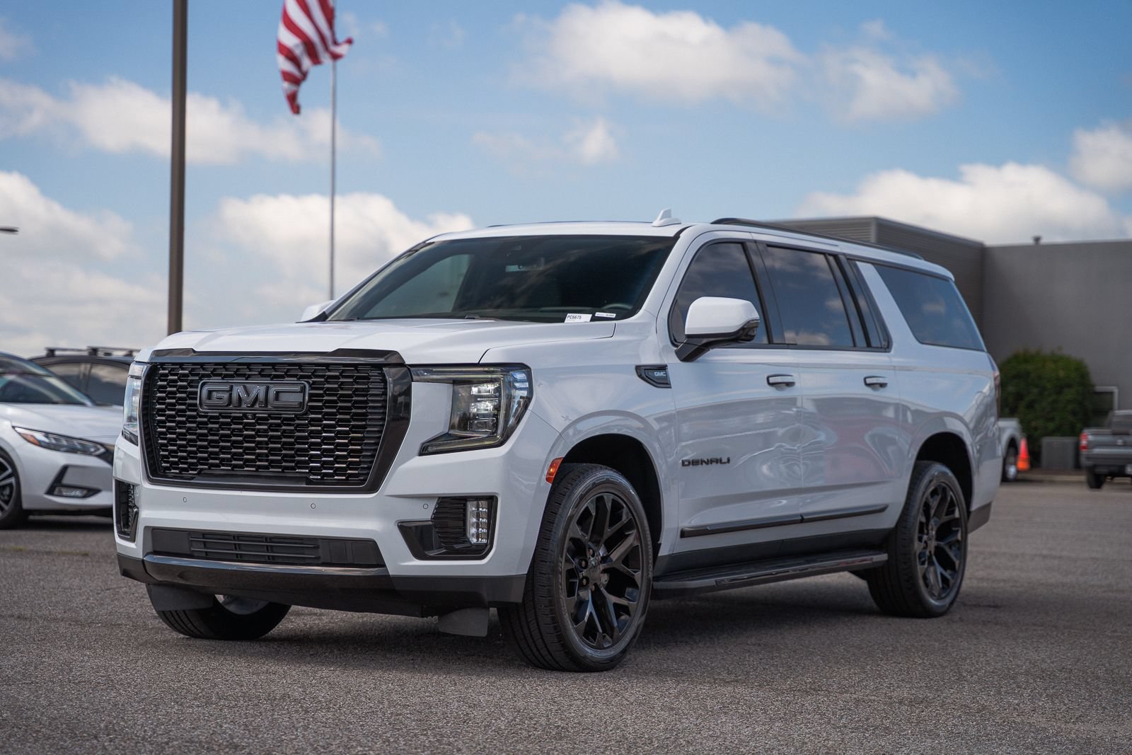 Used 2023 GMC Yukon XL Denali RWD image 7