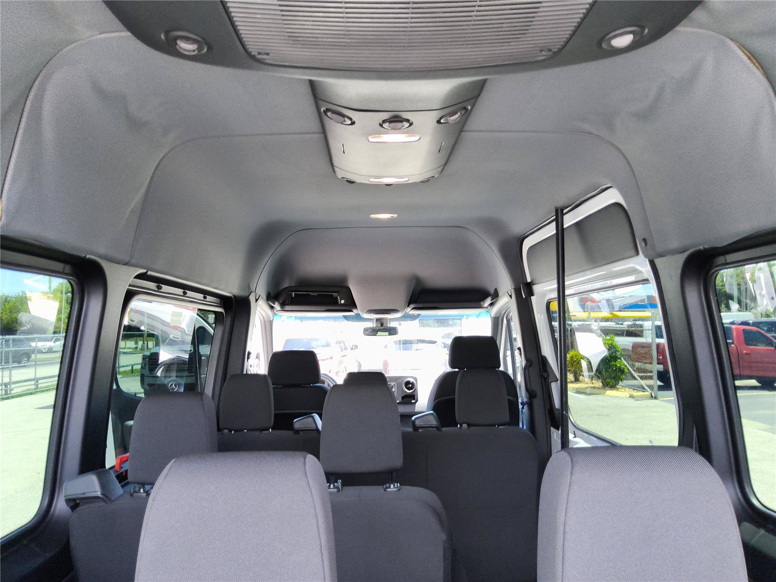 Used 2019 Mercedes-Benz Sprinter 2500 image 17