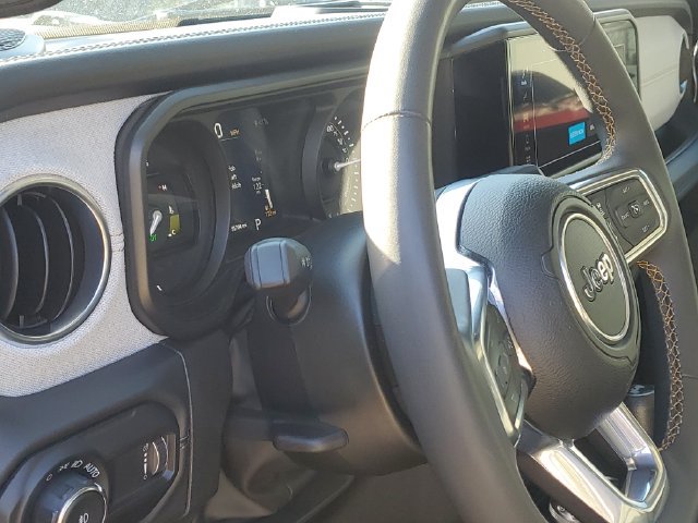 Used 2024 Jeep Wrangler Unlimited Sahara AWD/4WD image 7