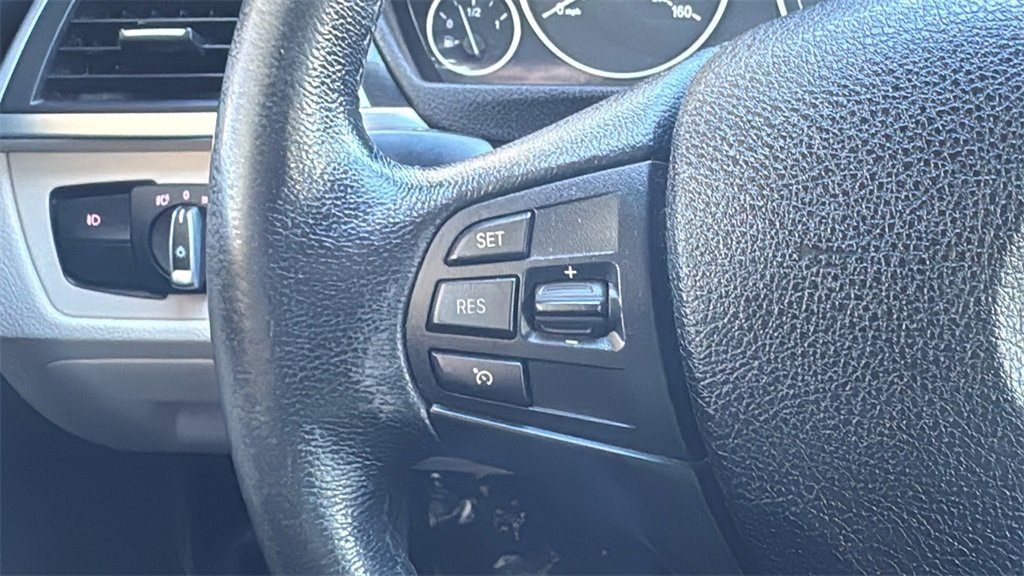 Used 2017 BMW 320i Sedan image 12