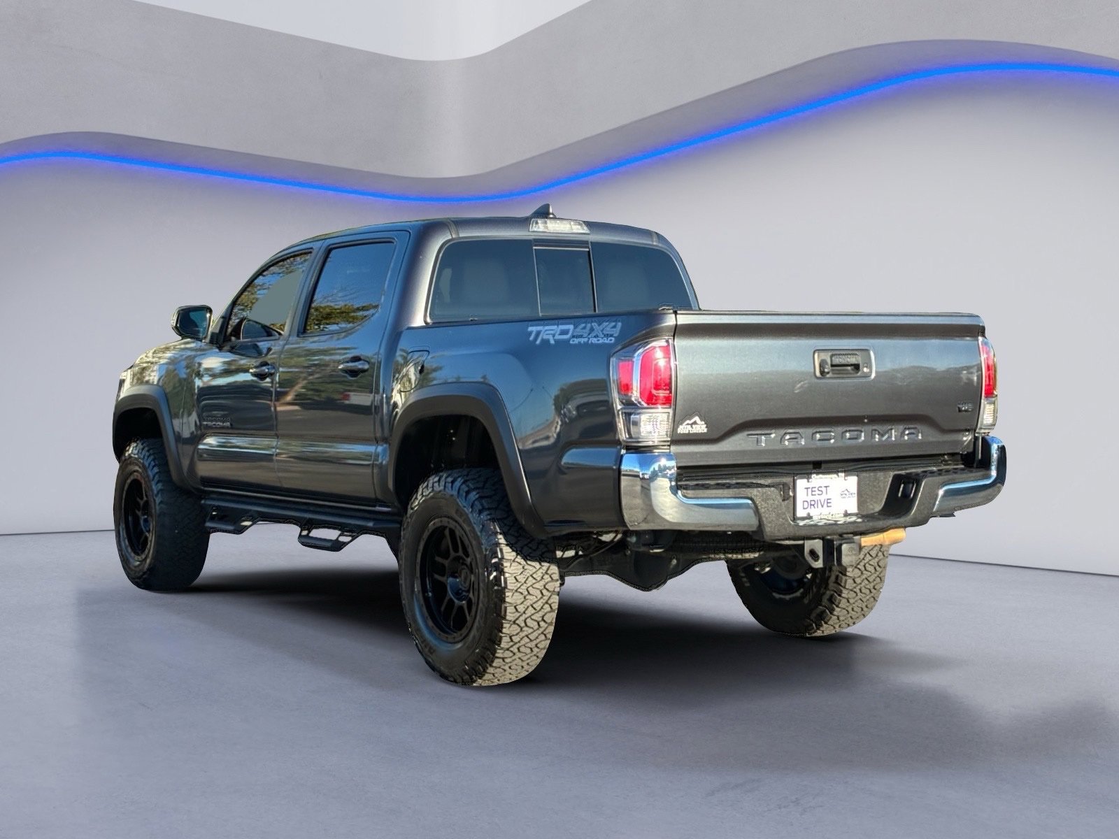 Used 2020 Toyota Tacoma TRD Off-Road AWD/4WD image 3