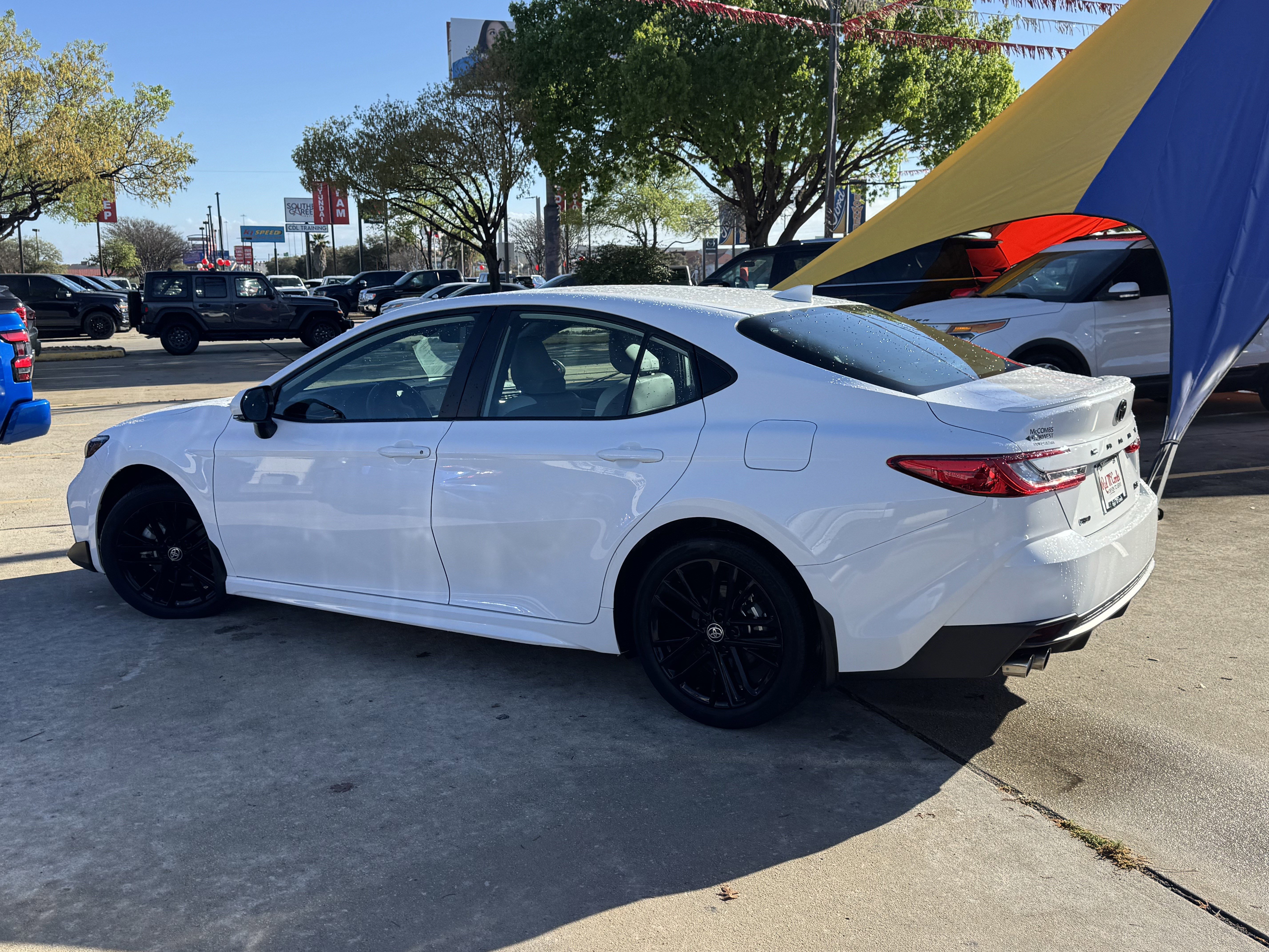 Used 2025 Toyota Camry SE image 6