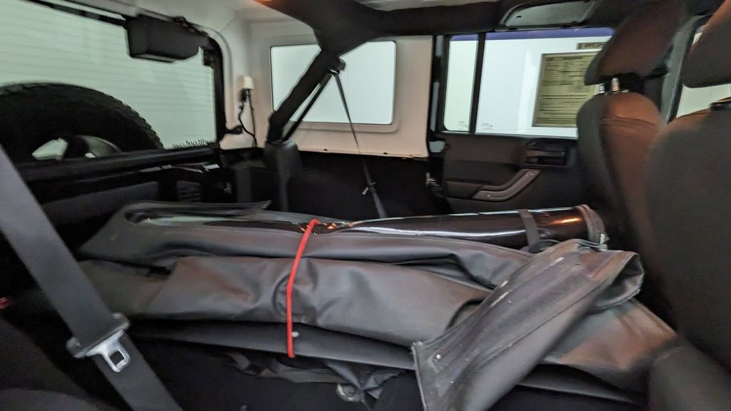 Used 2017 Jeep Wrangler Unlimited Willys image 32