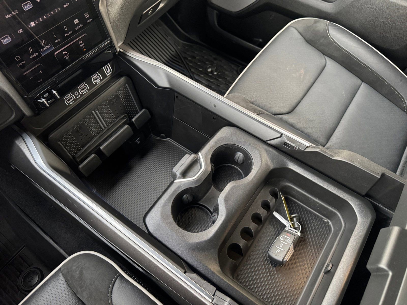 Used 2025 RAM 1500 Laramie w/ Night Edition image 29