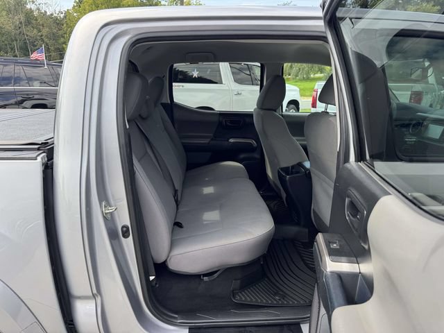 Used 2018 Toyota Tacoma SR5 w/ Four Season Floor Mat Package AWD/4WD image 12