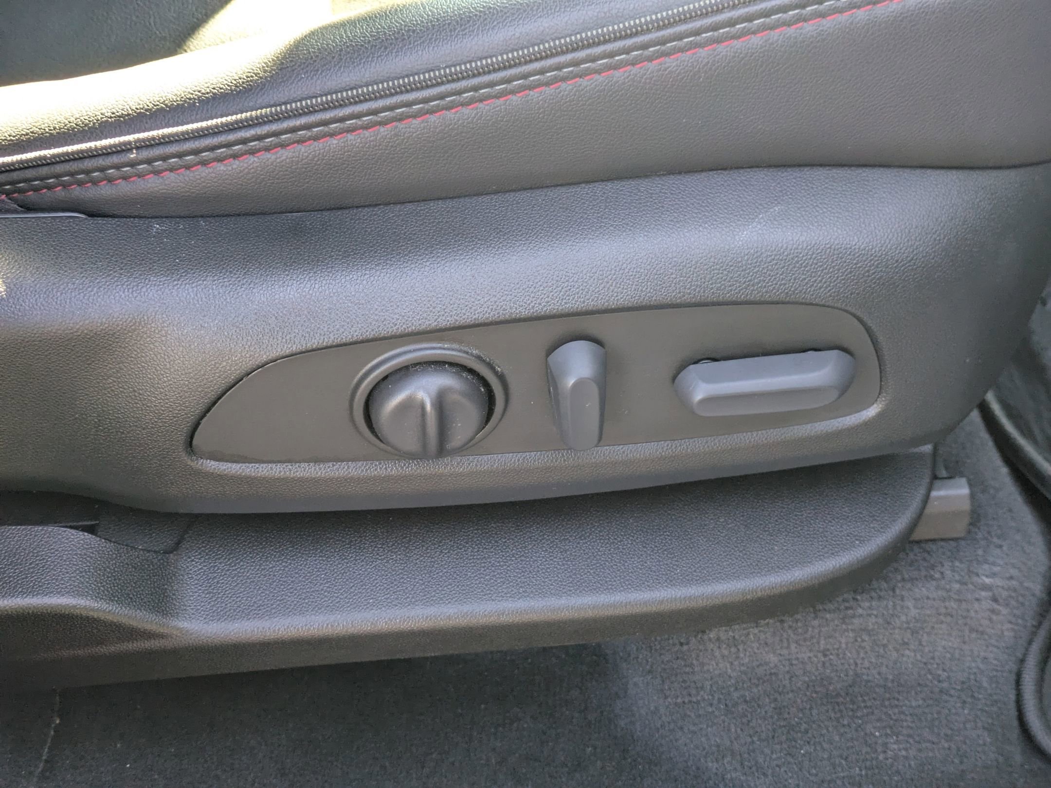 Used 2023 Chevrolet Traverse RS image 42