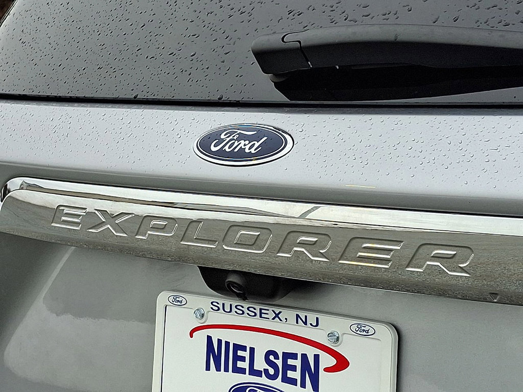 Certified 2022 Ford Explorer Limited w/ Equipment Group 301A image 27