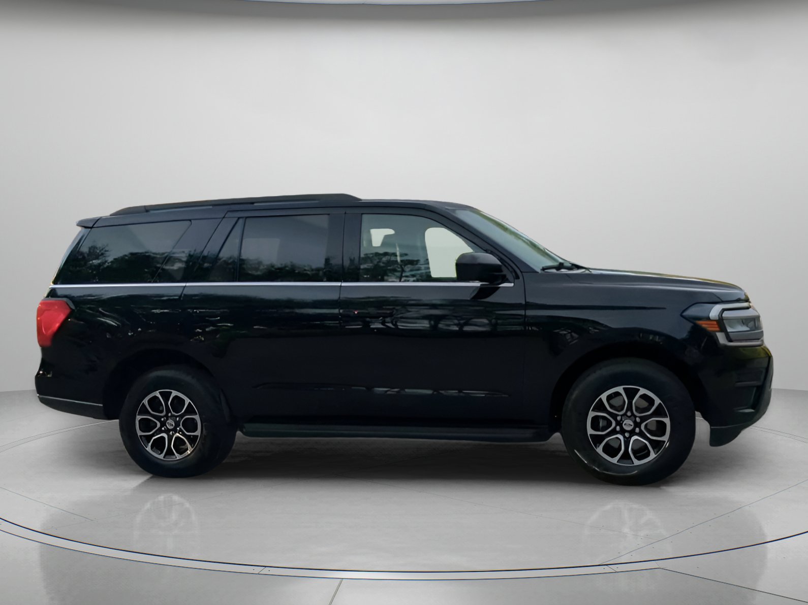 Certified 2024 Ford Expedition XLT RWD image 33