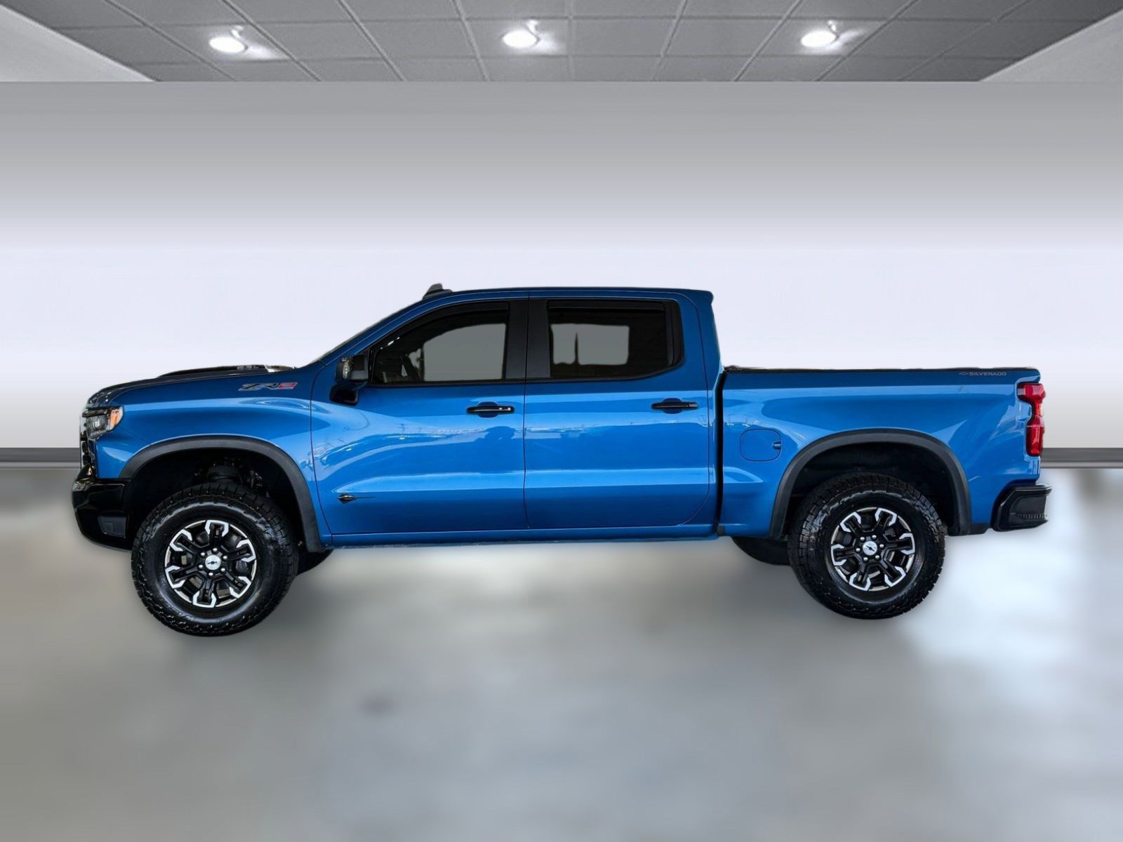 Used 2023 Chevrolet Silverado 1500 ZR2 w/ Technology Package AWD/4WD image 2