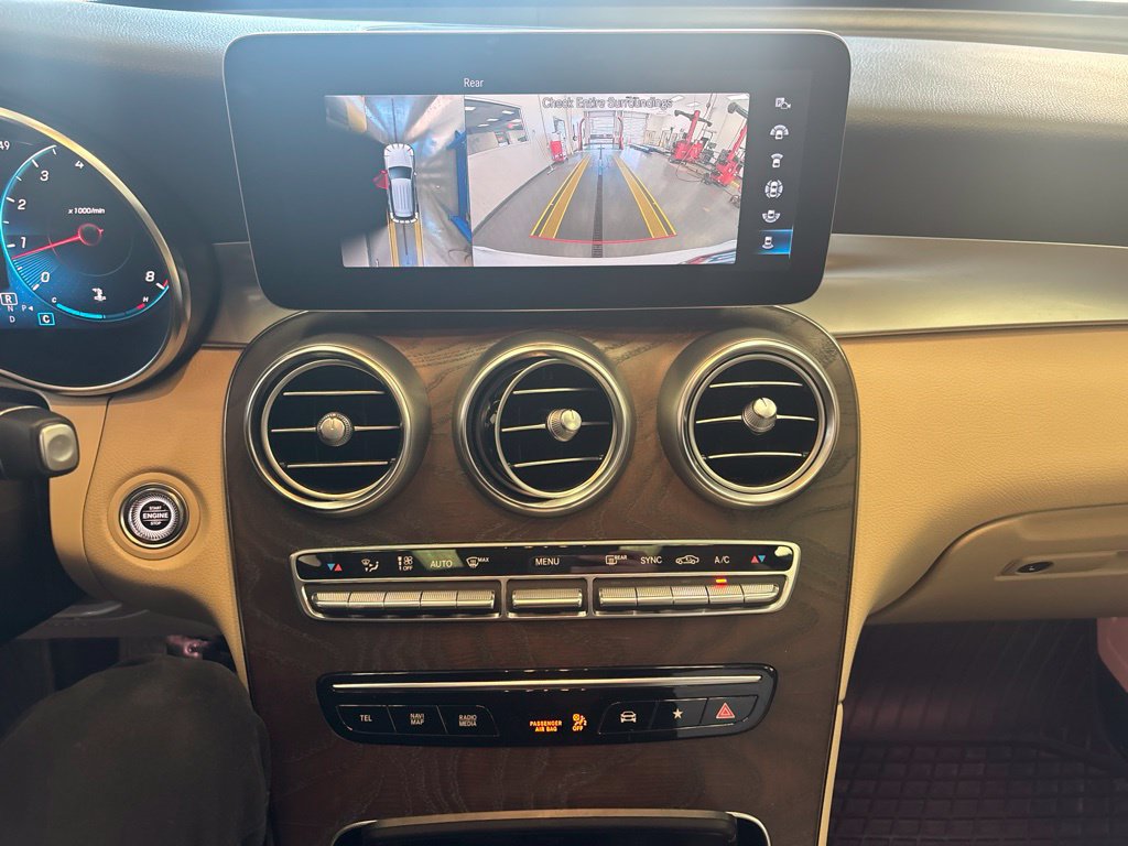 Used 2021 Mercedes-Benz GLC 300 4MATIC image 5