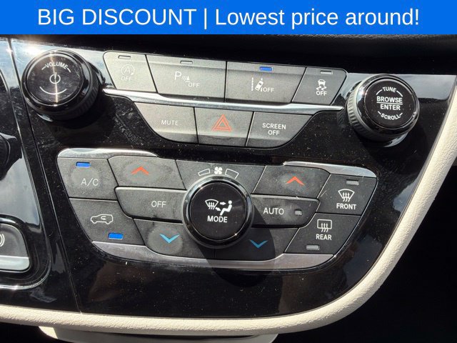 Used 2023 Chrysler Pacifica Touring-L FWD image 37