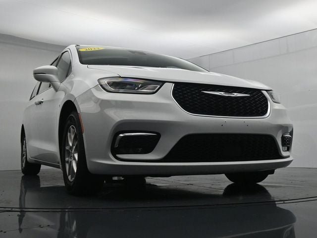 Used 2022 Chrysler Pacifica Touring-L FWD image 30