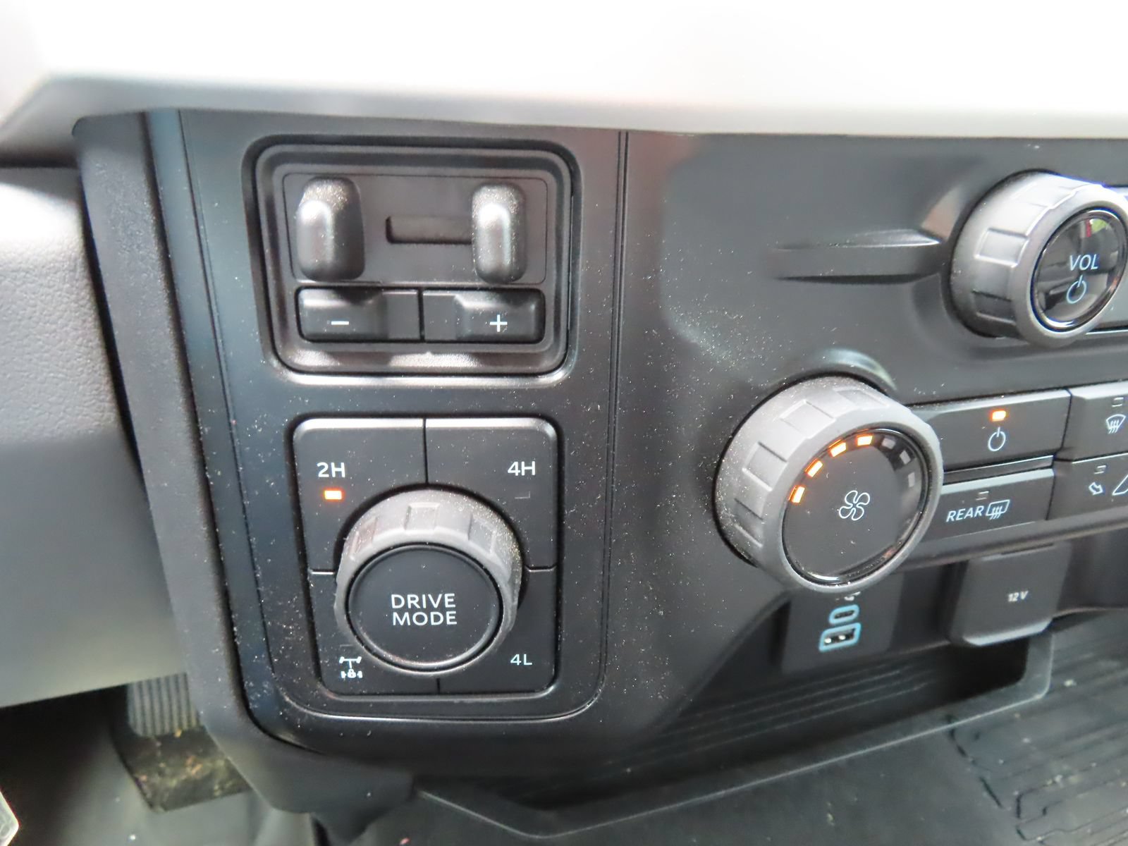 Certified 2026 Ford F250 XL w/ STX Appearance Package AWD/4WD image 28
