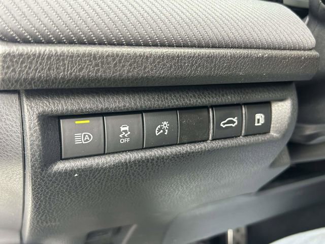 Used 2025 Toyota Camry SE w/ Convenience Package image 29
