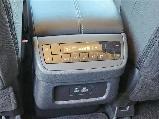 Used 2025 Nissan Pathfinder SV image 17