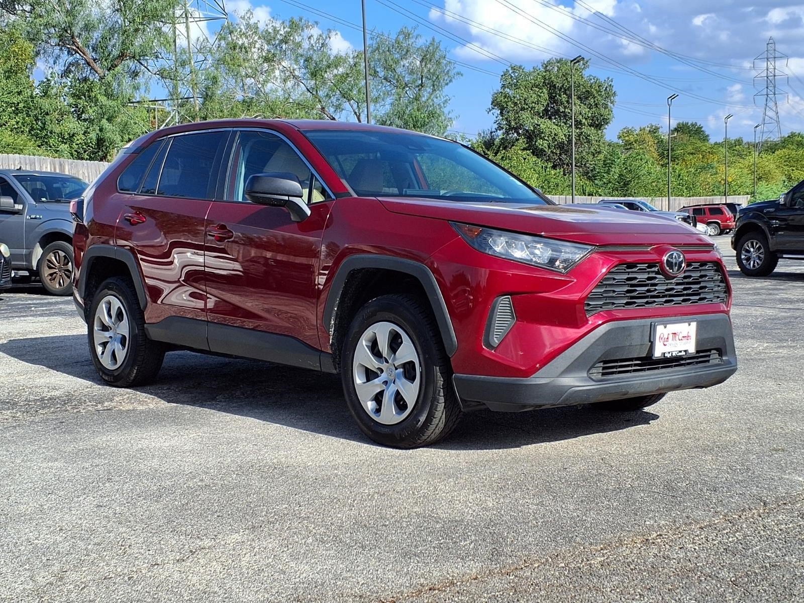 Used 2022 Toyota RAV4 LE AWD/4WD image 4