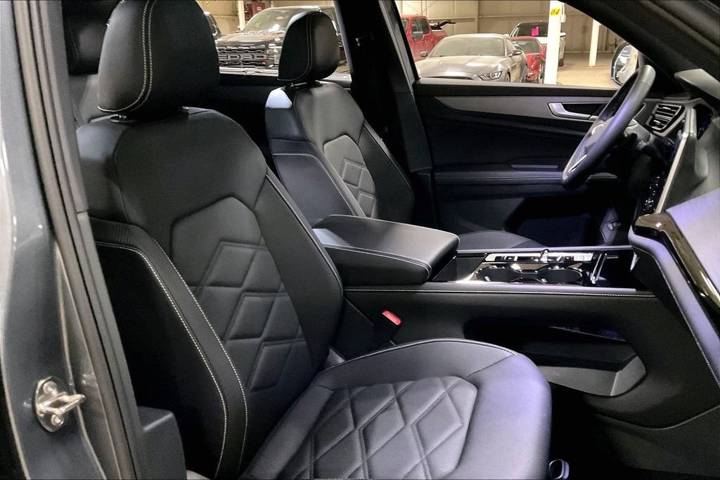 Used 2025 Volkswagen Atlas Cross Sport SE image 9