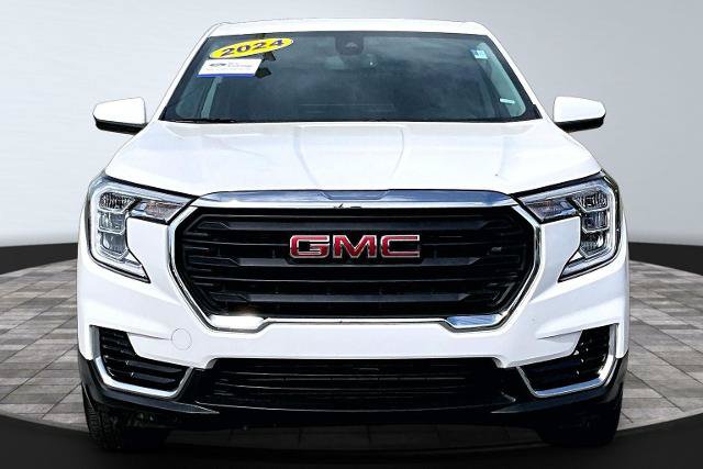Used 2024 GMC Terrain SLE AWD/4WD image 3