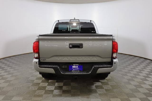 Used 2019 Toyota Tacoma TRD Sport AWD/4WD image 5