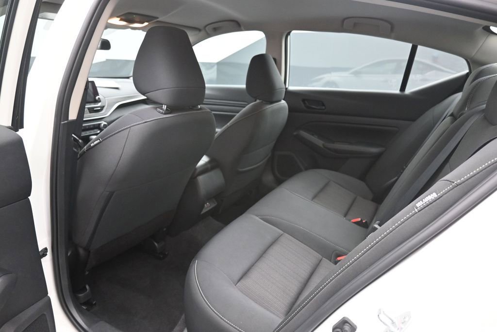 Used 2025 Nissan Altima 2.5 SV FWD image 11