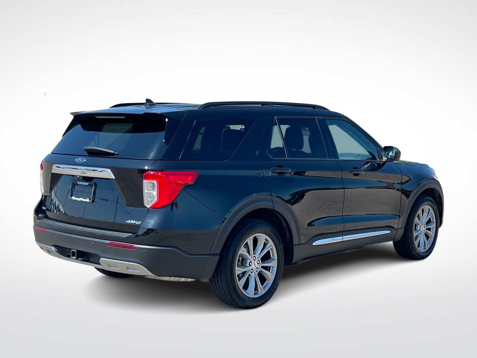 Certified 2023 Ford Explorer XLT w/ Equipment Group 202A AWD/4WD image 8