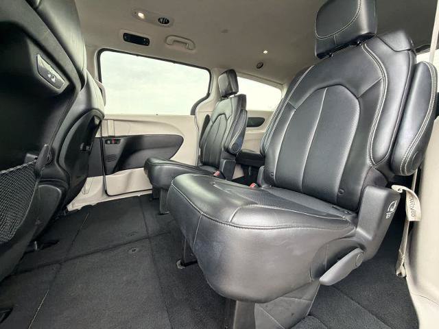 Used 2024 Chrysler Pacifica Touring-L FWD image 19