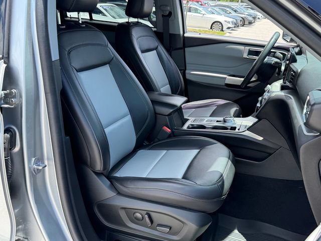 Certified 2023 Ford Explorer XLT w/ Equipment Group 202A RWD image 17