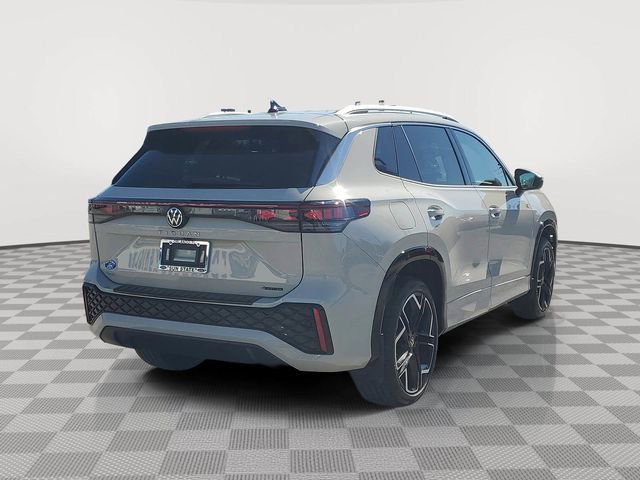 Used 2025 Volkswagen Tiguan SEL R-Line image 3