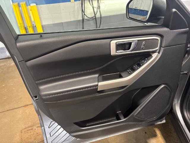 Certified 2024 Ford Explorer XLT w/ Equipment Group 202A AWD/4WD image 17