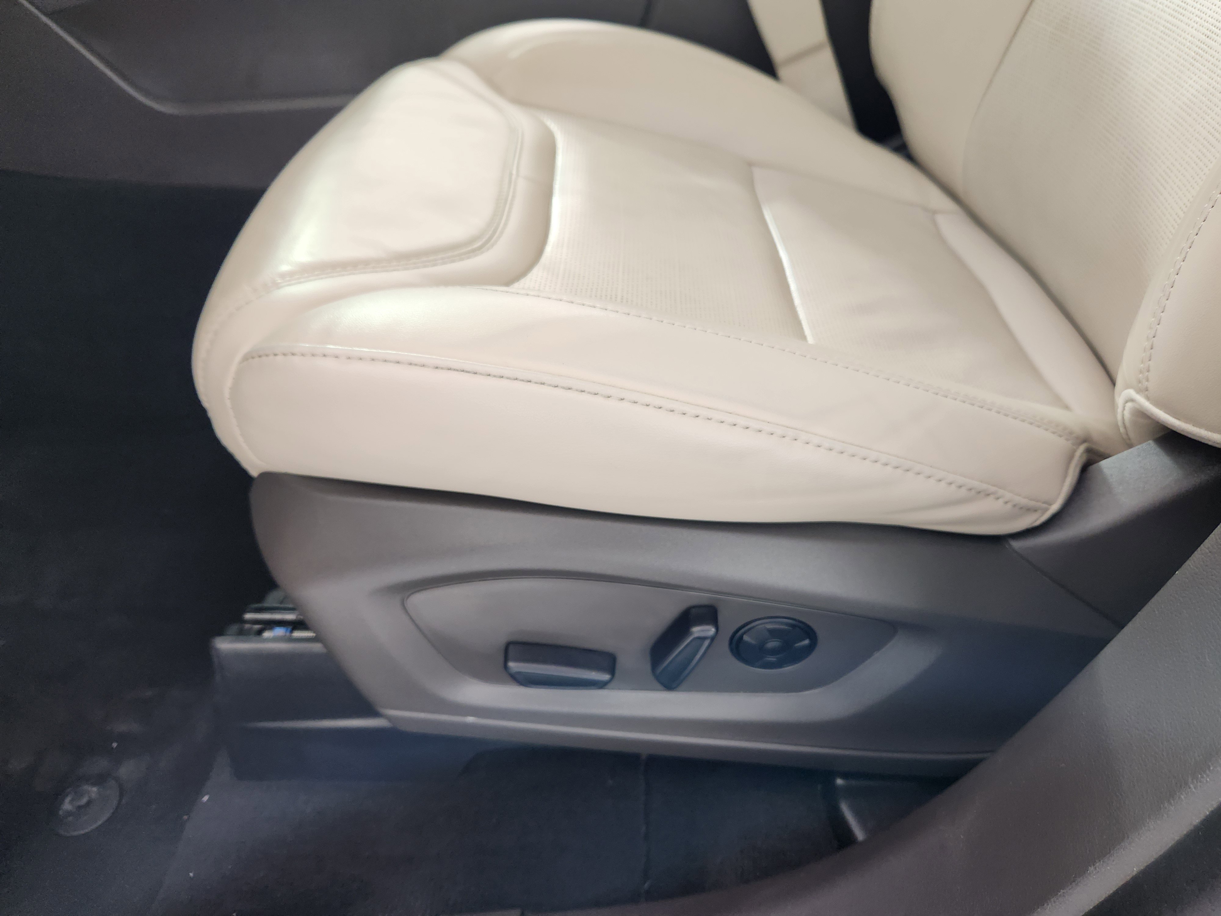 Certified 2022 Ford Explorer Platinum w/ Equipment Group 601A image 13