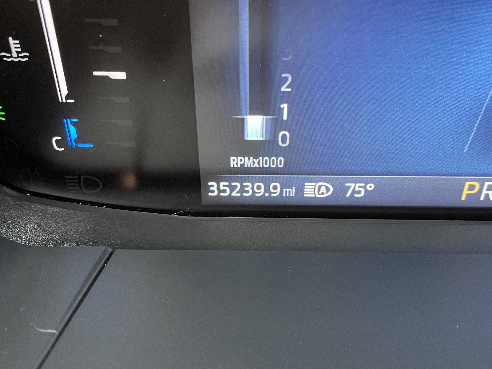 Certified 2025 Ford Escape ST-Line Select AWD/4WD image 3
