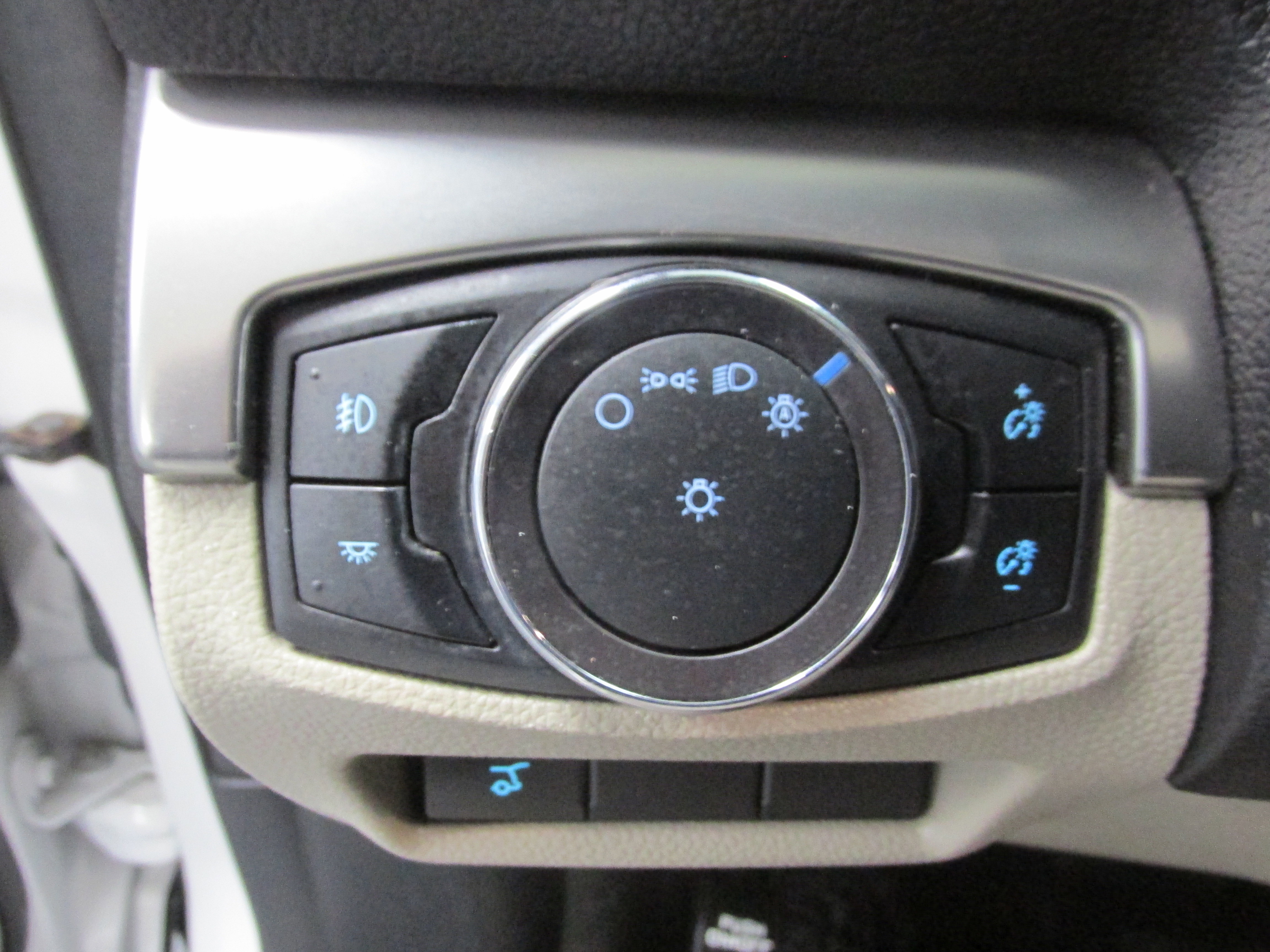 Certified 2018 Ford Explorer XLT w/ Equipment Group 202A image 34