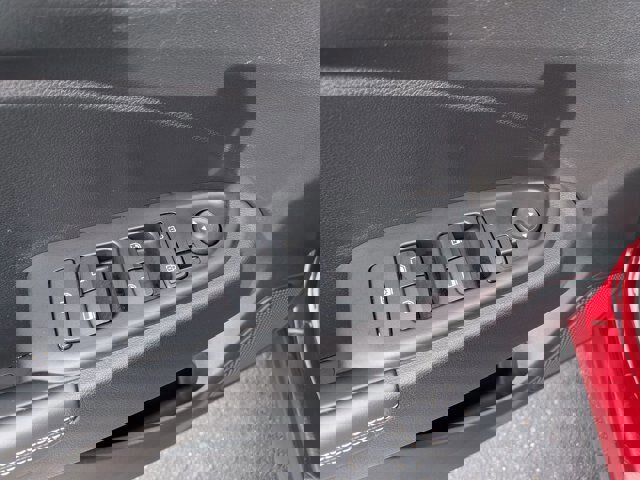 Used 2025 Hyundai Venue Limited image 14