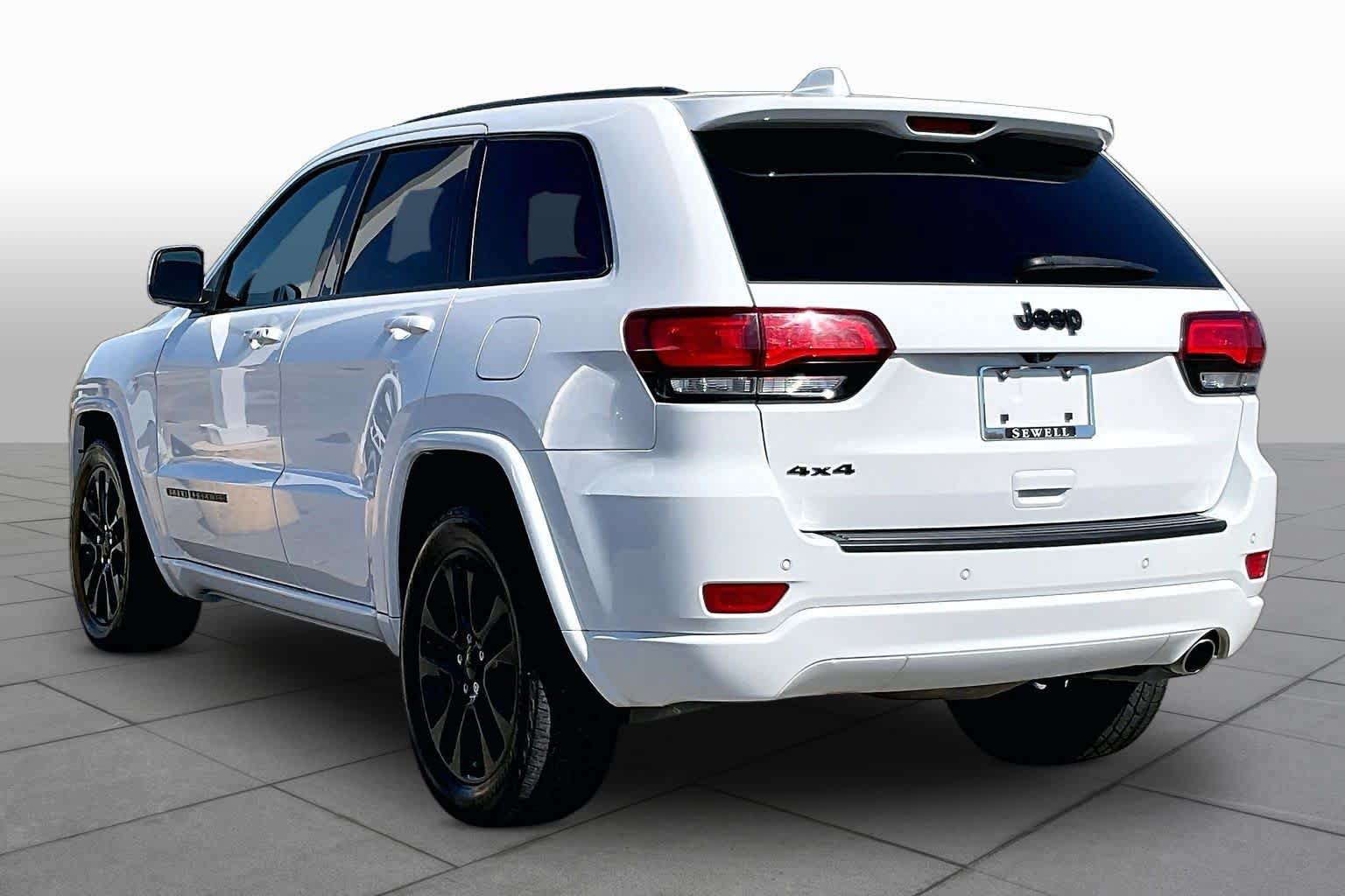 Used 2020 Jeep Grand Cherokee Altitude AWD/4WD image 12
