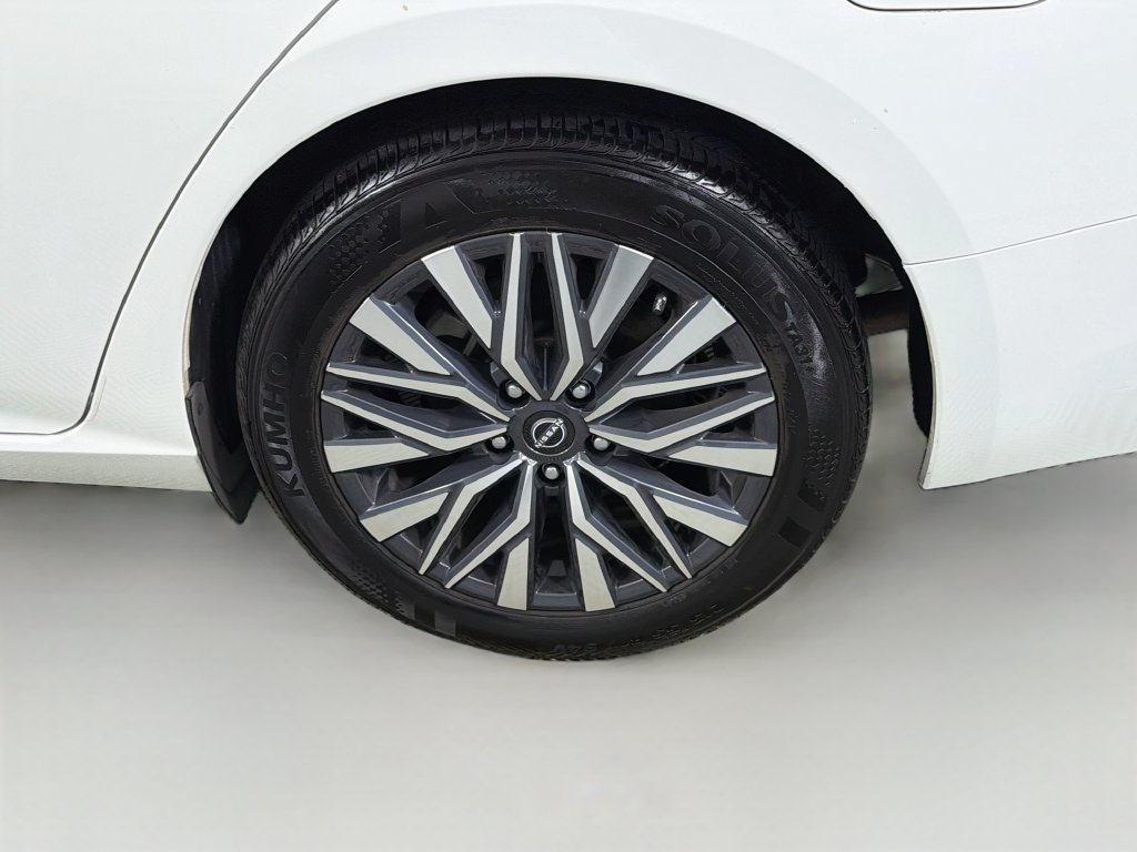 Used 2025 Nissan Altima 2.5 SV FWD image 29