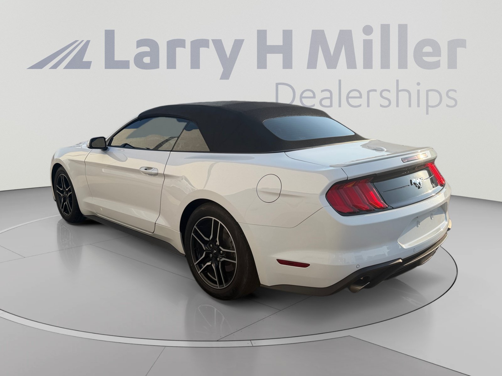 Certified 2022 Ford Mustang Premium RWD image 3