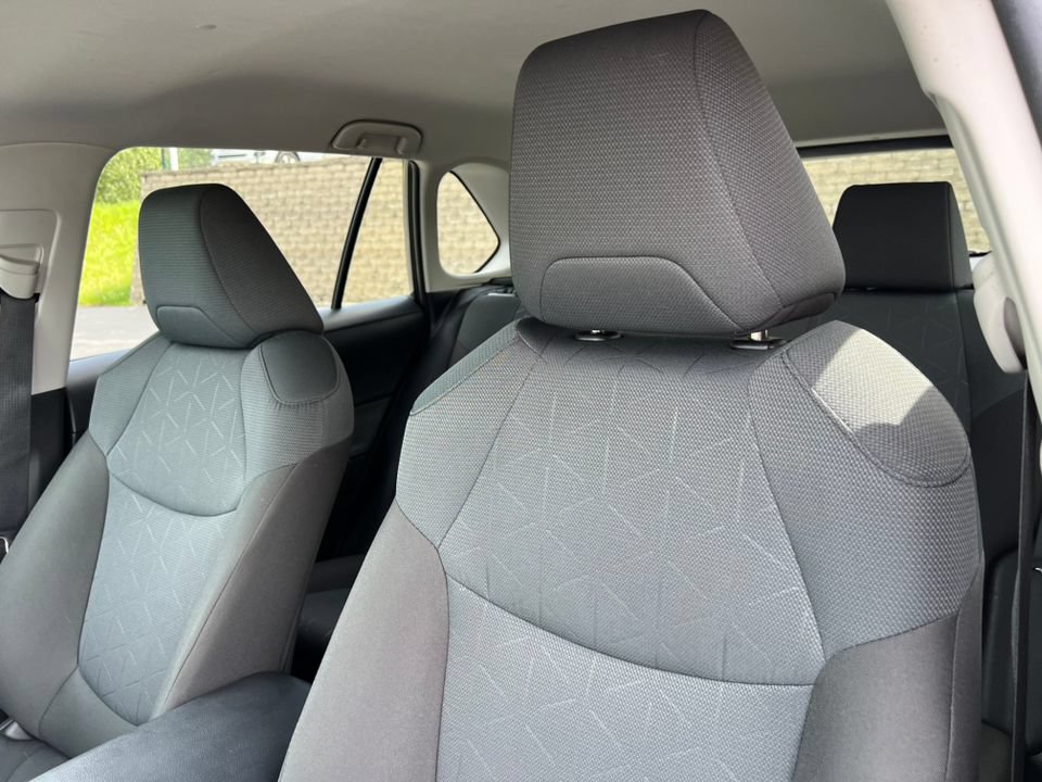 Used 2025 Toyota RAV4 XLE AWD/4WD image 10