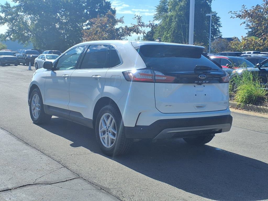 Certified 2022 Ford Edge SEL w/ Convenience Package image 2