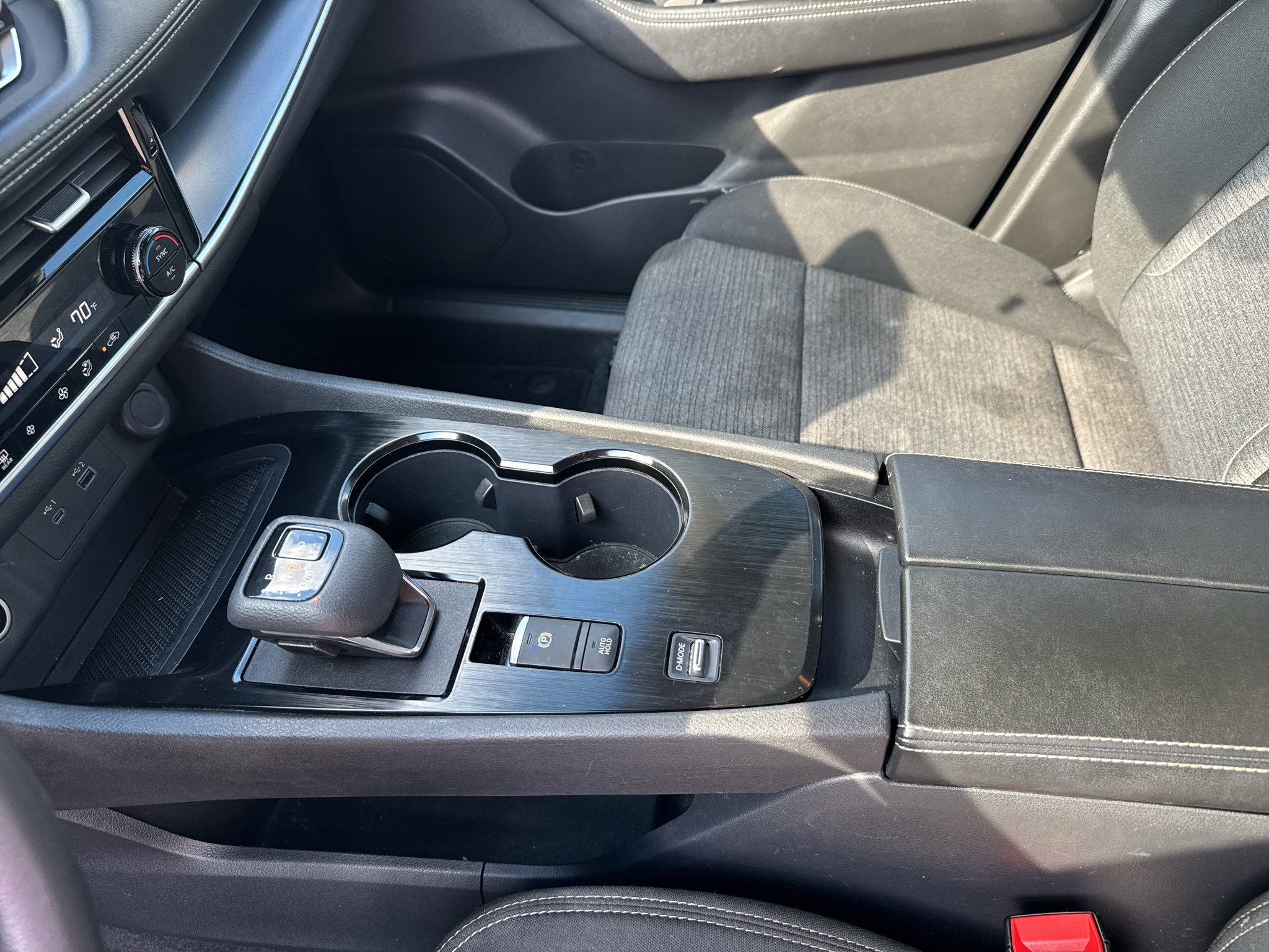 Used 2023 Nissan Rogue SV FWD image 12