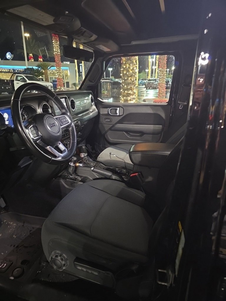 Used 2021 Jeep Wrangler Unlimited Sahara image 3