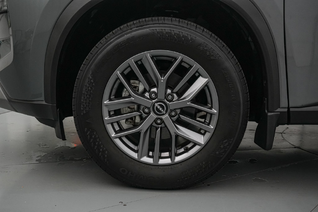 Used 2023 Nissan Rogue S AWD/4WD image 10