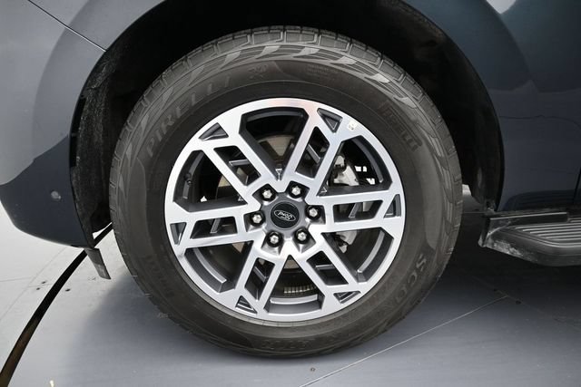 Certified 2025 Ford Expedition Active AWD/4WD image 9