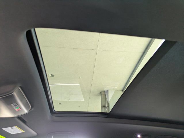 Used 2022 Volkswagen Atlas Cross Sport SE image 21