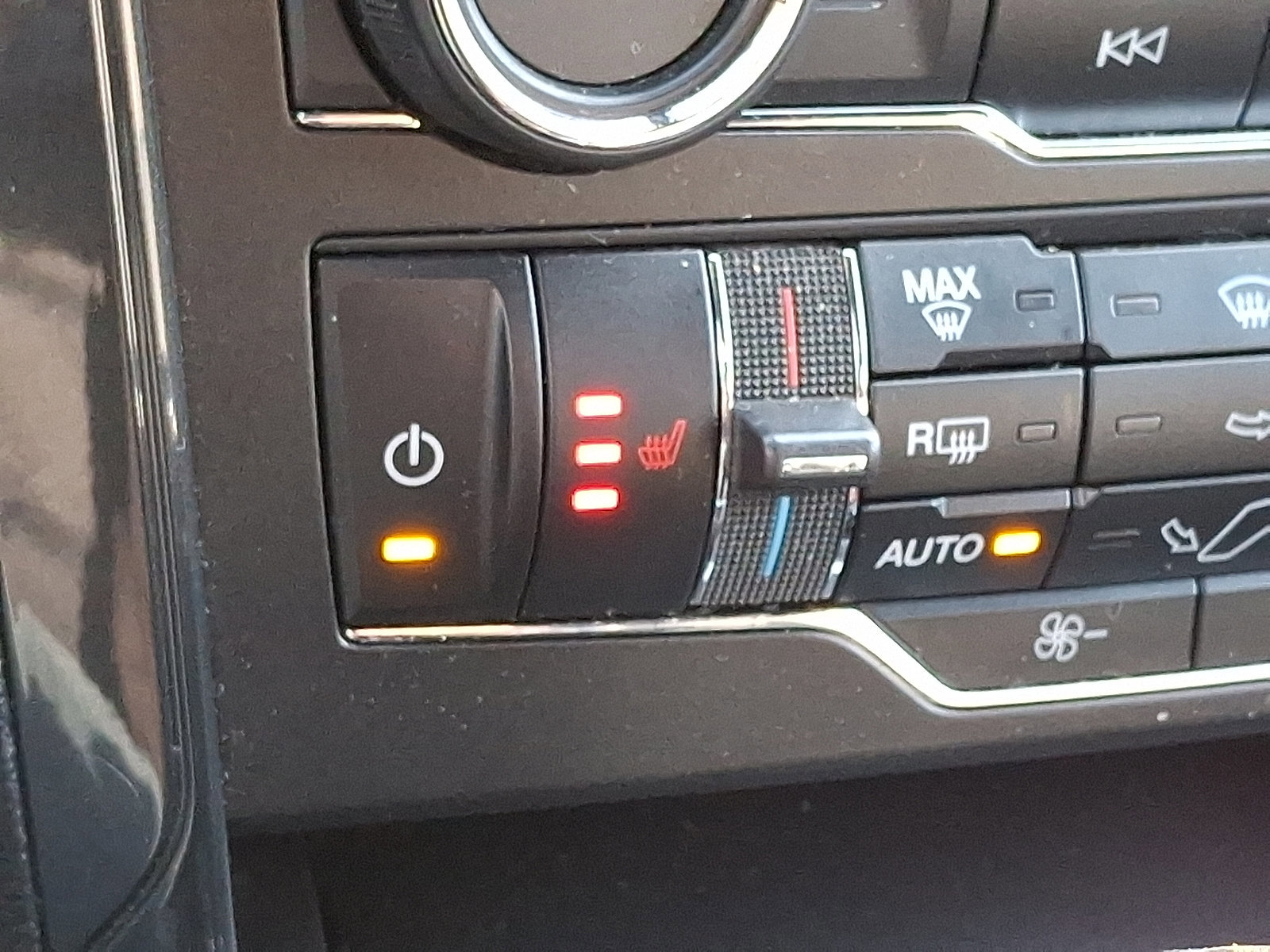 Certified 2018 Ford Explorer XLT w/ Equipment Group 202A image 27