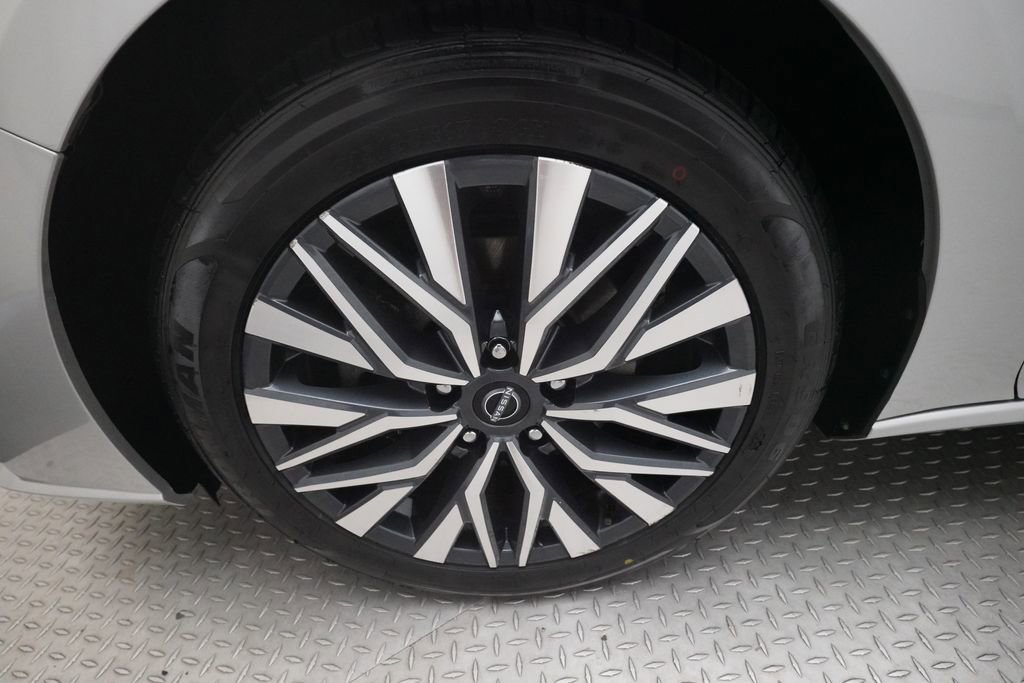 Used 2024 Nissan Altima 2.5 SV FWD image 26