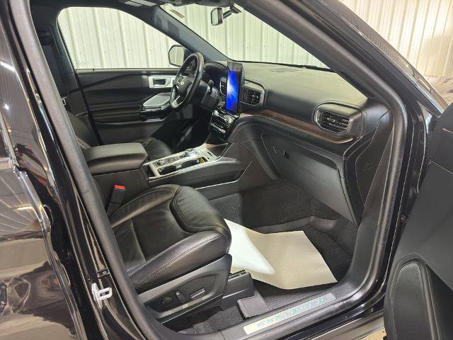 Certified 2023 Ford Explorer Platinum w/ Technology Package AWD/4WD image 29