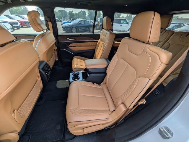 Used 2023 Jeep Grand Cherokee L Summit w/ Luxury Tech Group V AWD/4WD image 18