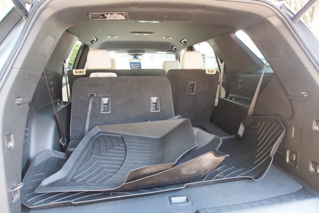 Used 2023 Chevrolet Traverse LS FWD image 15