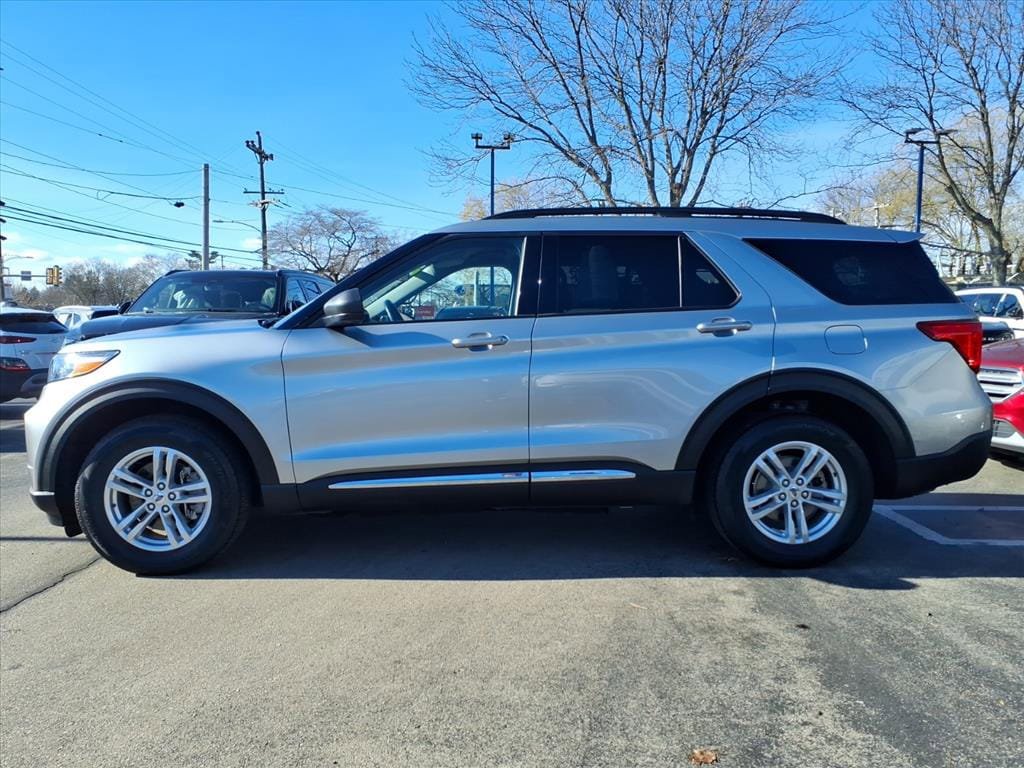 Certified 2023 Ford Explorer XLT w/ Equipment Group 202A AWD/4WD image 5
